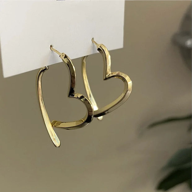 Vintage Gold Color Heart Hoop Earrings for Women Fashion Design Metal Geometric Copper Earrings Jewelry Gift 2023 New Trend